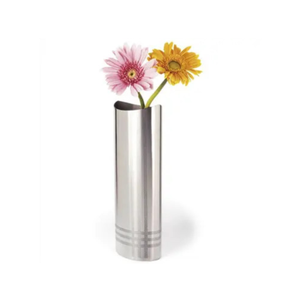 The ARTTDINOX Oval Vase Small is a uniquely designed stainless steel vase with an oval shape, blending modern aesthetics with classic charm. Its premium quality material and meticulous craftsmanship ensure durability and elegance. This small vase is perfect for displaying a few flowers and makes an excellent gift for various occasions. It adds sophistication to any room, making it a versatile and beautiful home decor piece.